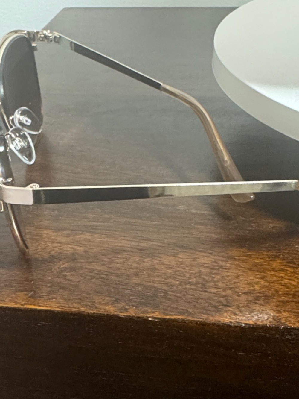O by Oscar de la Renta Taupe Frame Sunglasses with Brown Lenses and Gold Accents - Picture 5 of 7